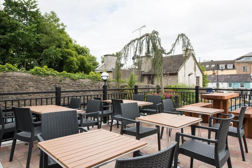 The Old Borough Hotel - Wetherspoon Swords Buitenkant foto